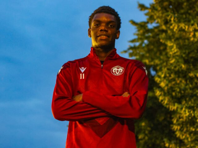 Makhi Johnson-Reid signs for Croydon Athletic